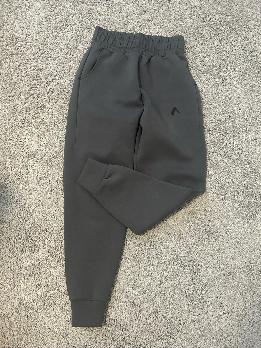 ALPHALETE Elmts Relaxed Charcoal Gray Jogger Sweatpants